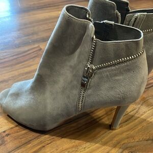 Marc Fisher Peep Toe Gray Suede side zip bootie 3.5”heels Size: 7 Barely Worn